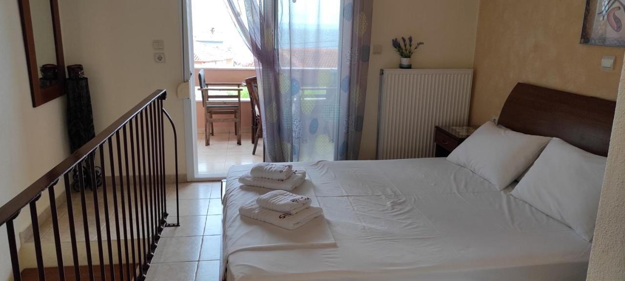 Phyllis Maisonettes Kallithea  外观 照片